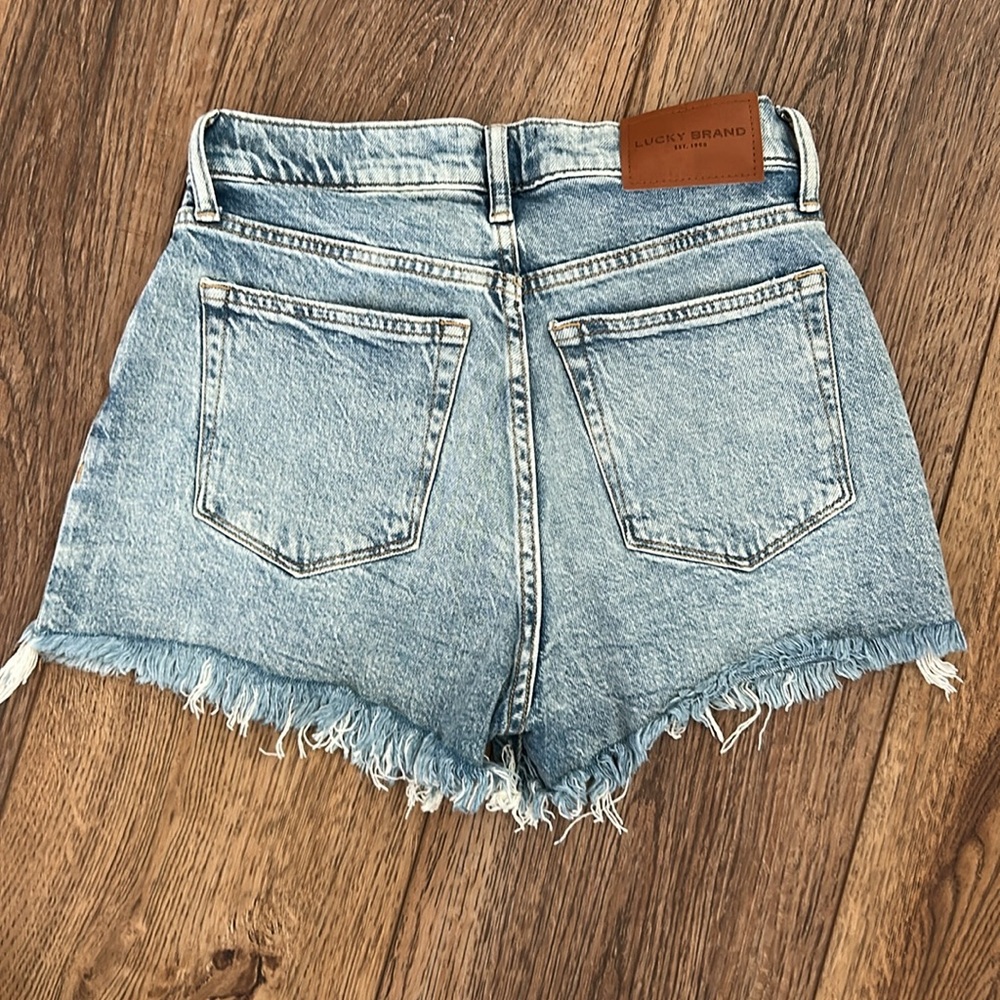 Lucky Brand Mom high Rise Women's short Denim Shorts - Blue‎ size 2/26 - Picture 4 of 9